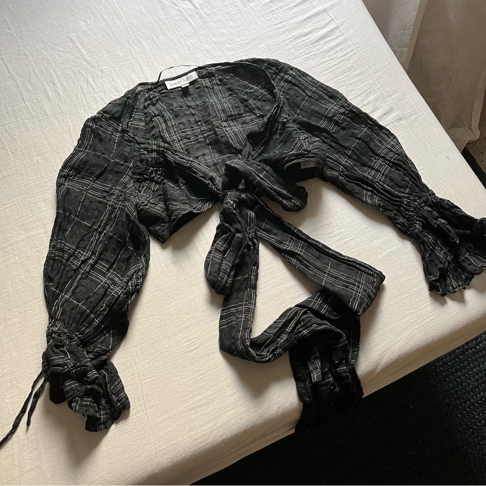 Shona Joy black plaid tie front cropped puff sleeve‎ blouse